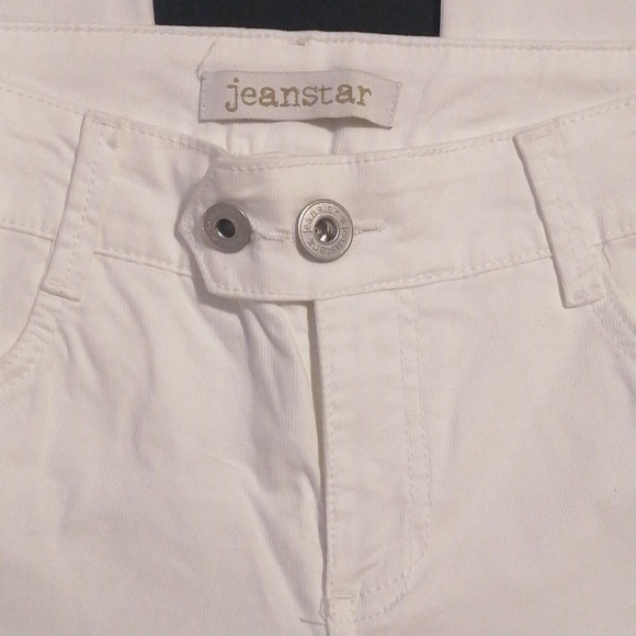 NWOT, jeanstar ladies white capris, size..4 - Picture 3 of 10